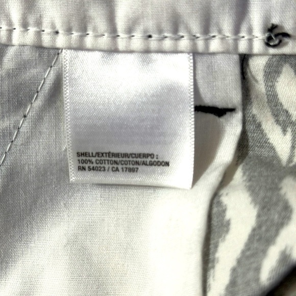 Old Navy Black White Ikat Print Shorts 6 Cotton Cuffed Summer Casual Boho - Picture 4 of 6